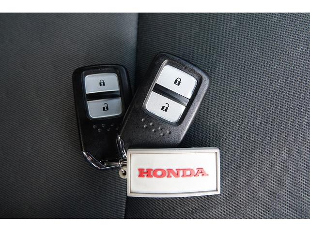 フィット e:HEVベーシック 純正ナビ スマートキー、ETC、リアカメラ、カーナビ、オーディオCD、フロアマット、ドアバイザー 内地仕入れ 防錆済 カーテンエアバッグ USBポート Rカメ アイドリングストップ LEDヘッド(42枚目)