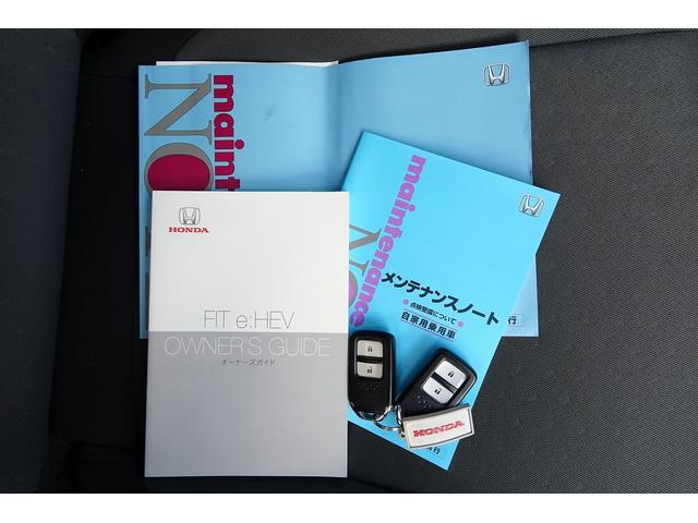 フィット e:HEVベーシック 純正ナビ スマートキー、ETC、リアカメラ、カーナビ、オーディオCD、フロアマット、ドアバイザー 内地仕入れ 防錆済 カーテンエアバッグ USBポート Rカメ アイドリングストップ LEDヘッド(43枚目)