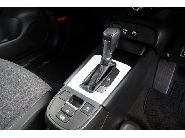 フィット ｅ：ＨＥＶホーム　ＦＯＰナビ　ドラレコ　スマートキー、ＥＴＣ、リアカメラ、カーナビ、オーディオＣＤ、ＴＶ、フロアマット、ドアバイザー　内地仕入れ　防錆済　助手席エアバッグ　運転席エアバッグ　アイドリングストップ　ＡＢＳ（11枚目）