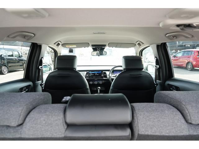 フィット ｅ：ＨＥＶホーム　ＦＯＰナビ　ドラレコ　スマートキー、ＥＴＣ、リアカメラ、カーナビ、オーディオＣＤ、ＴＶ、フロアマット、ドアバイザー　内地仕入れ　防錆済　助手席エアバッグ　運転席エアバッグ　アイドリングストップ　ＡＢＳ（12枚目）