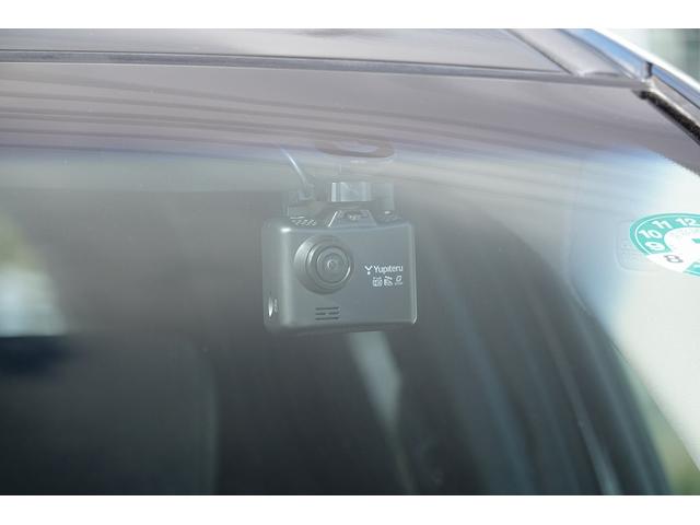 フィット ｅ：ＨＥＶホーム　ＦＯＰナビ　ドラレコ　スマートキー、ＥＴＣ、リアカメラ、カーナビ、オーディオＣＤ、ＴＶ、フロアマット、ドアバイザー　内地仕入れ　防錆済　助手席エアバッグ　運転席エアバッグ　アイドリングストップ　ＡＢＳ（25枚目）