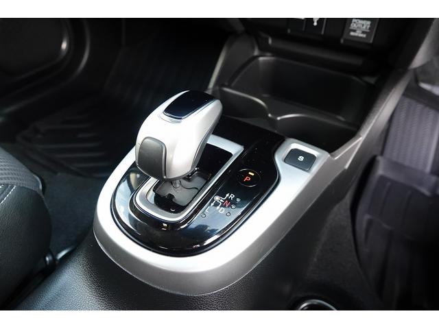 フィットハイブリッド Ｌホンダセンシング　社外オーディオ　スマートキー、リアカメラ、オーディオＣＤ、ドアバイザー　防錆済　Ｒカメ　ＬＥＤ　サイドＳＲＳ　横滑り防止　ドライブレコーダー　パワーステアリング　オートクルーズ　ＥＴＣ車載器　ＡＢＳ（11枚目）