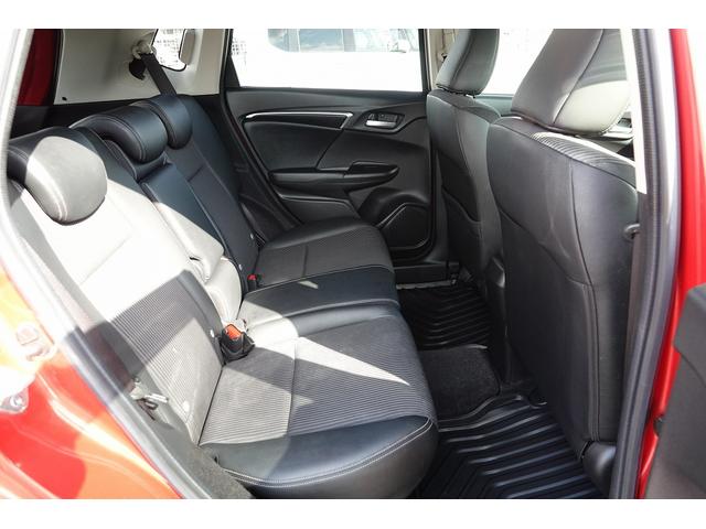 フィットハイブリッド Ｌホンダセンシング　社外オーディオ　スマートキー、リアカメラ、オーディオＣＤ、ドアバイザー　防錆済　Ｒカメ　ＬＥＤ　サイドＳＲＳ　横滑り防止　ドライブレコーダー　パワーステアリング　オートクルーズ　ＥＴＣ車載器　ＡＢＳ（14枚目）