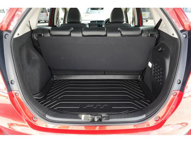 フィットハイブリッド Ｌホンダセンシング　社外オーディオ　スマートキー、リアカメラ、オーディオＣＤ、ドアバイザー　防錆済　Ｒカメ　ＬＥＤ　サイドＳＲＳ　横滑り防止　ドライブレコーダー　パワーステアリング　オートクルーズ　ＥＴＣ車載器　ＡＢＳ（18枚目）