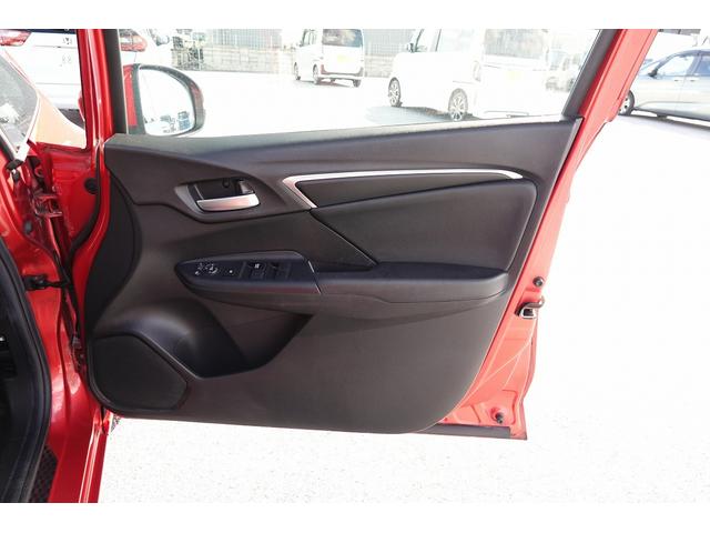 フィットハイブリッド Ｌホンダセンシング　社外オーディオ　スマートキー、リアカメラ、オーディオＣＤ、ドアバイザー　防錆済　Ｒカメ　ＬＥＤ　サイドＳＲＳ　横滑り防止　ドライブレコーダー　パワーステアリング　オートクルーズ　ＥＴＣ車載器　ＡＢＳ（46枚目）