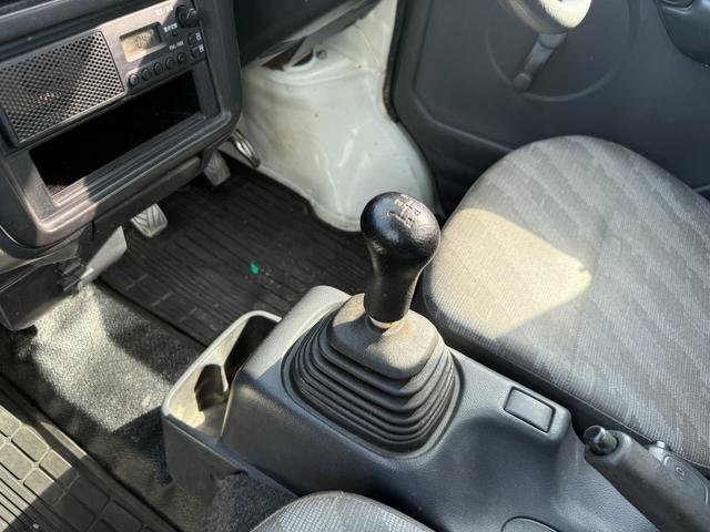 キャリイトラック 　マニュアル５速　ラジオ（8枚目）
