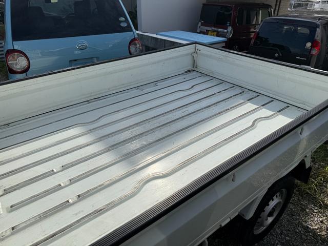 キャリイトラック 　マニュアル５速　ラジオ（9枚目）