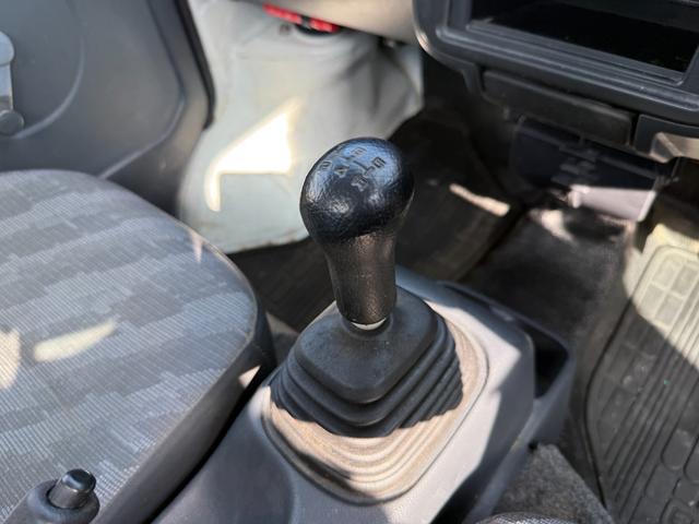 キャリイトラック 　マニュアル５速　ラジオ（11枚目）