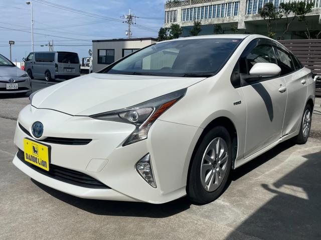 プリウス Ｓ　セーフティセンス／クルーズコントロール／レーンキーピングアシスト／純正９インチＳＤナビ／フルセグ／ＤＶＤ／Ｂｌｕｅｔｏｏｔｈ／ＨＤＭＩ／純正ＥＴＣ／フォグランプ／スマートキー／２か年車検／点検整備（4枚目）