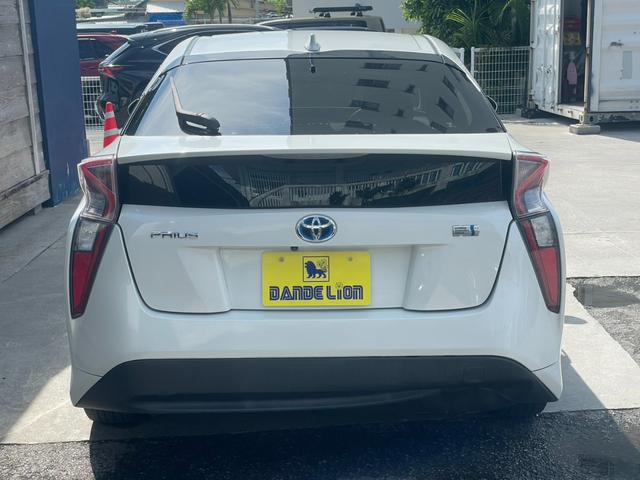 プリウス Ｓ　セーフティセンス／クルーズコントロール／レーンキーピングアシスト／純正９インチＳＤナビ／フルセグ／ＤＶＤ／Ｂｌｕｅｔｏｏｔｈ／ＨＤＭＩ／純正ＥＴＣ／フォグランプ／スマートキー／２か年車検／点検整備（7枚目）