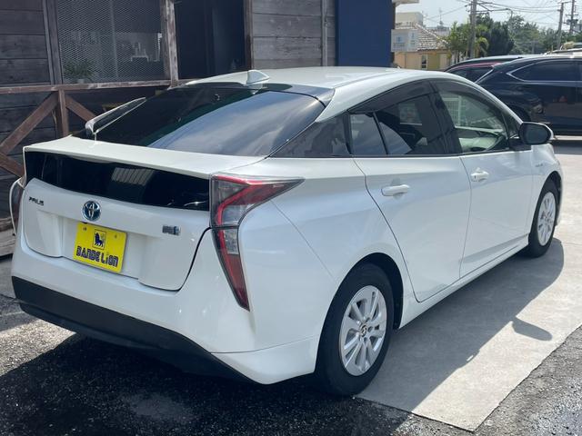 プリウス Ｓ　セーフティセンス／クルーズコントロール／レーンキーピングアシスト／純正９インチＳＤナビ／フルセグ／ＤＶＤ／Ｂｌｕｅｔｏｏｔｈ／ＨＤＭＩ／純正ＥＴＣ／フォグランプ／スマートキー／２か年車検／点検整備（8枚目）