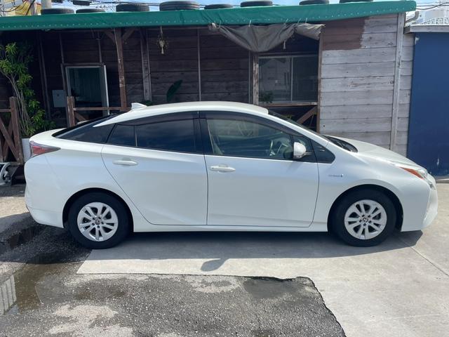 プリウス Ｓ　セーフティセンス／クルーズコントロール／レーンキーピングアシスト／純正９インチＳＤナビ／フルセグ／ＤＶＤ／Ｂｌｕｅｔｏｏｔｈ／ＨＤＭＩ／純正ＥＴＣ／フォグランプ／スマートキー／２か年車検／点検整備（9枚目）