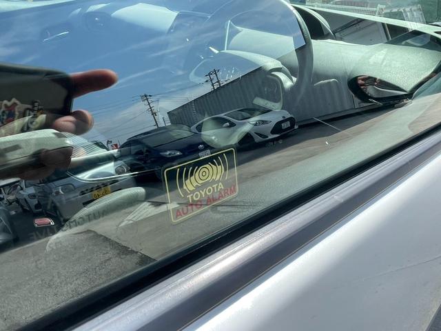 プリウス Ｓ　セーフティセンス／クルーズコントロール／レーンキーピングアシスト／純正９インチＳＤナビ／フルセグ／ＤＶＤ／Ｂｌｕｅｔｏｏｔｈ／ＨＤＭＩ／純正ＥＴＣ／フォグランプ／スマートキー／２か年車検／点検整備（11枚目）