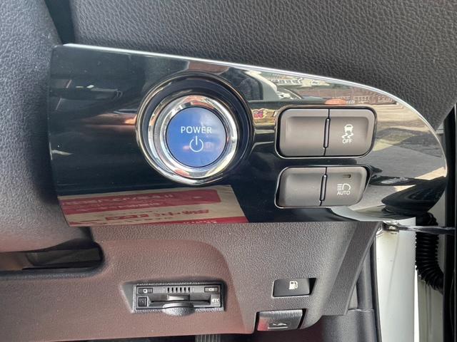 プリウス Ｓ　セーフティセンス／クルーズコントロール／レーンキーピングアシスト／純正９インチＳＤナビ／フルセグ／ＤＶＤ／Ｂｌｕｅｔｏｏｔｈ／ＨＤＭＩ／純正ＥＴＣ／フォグランプ／スマートキー／２か年車検／点検整備（18枚目）