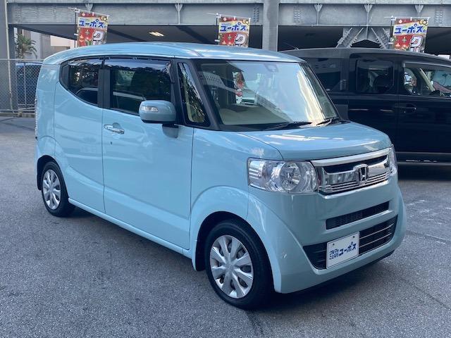 箱型スタイルながらクーペのように見えるフォルムに、カスタムテイストのエクステリアと、色や素材にこだわった大胆なインテリア、