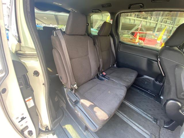 ヴォクシー Ｖ　ＯＰ１０年保証対象車　純正１０インチナビ　フリップダウンモニター　ＥＴＣ　バックカメラ　トヨタセーフティセンス　両側パワースライドドア（12枚目）