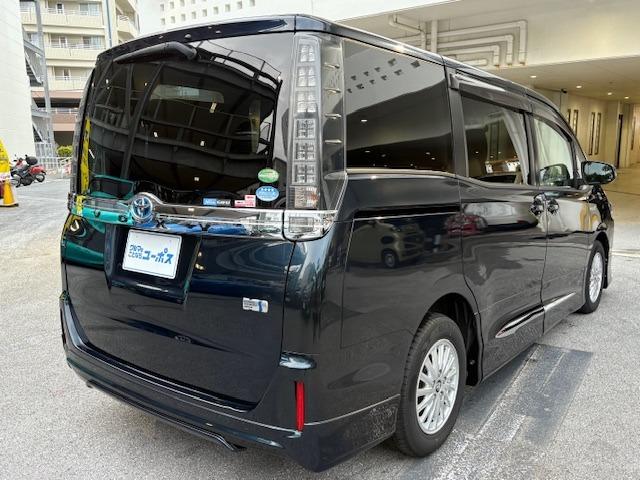 ３列シート７人／８人乗りの５ナンバーサイズを基本とし、全幅１７３０ｍｍは３ナンバー登録となる