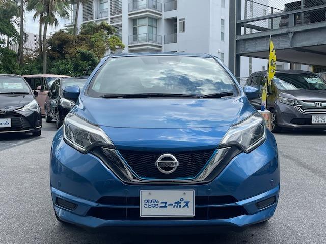 ショートノーズ＆ロングルーフ、ミニバン風なデザインを持つ日産のコンパクトカー「ノート（ＮＯＴＥ）」。