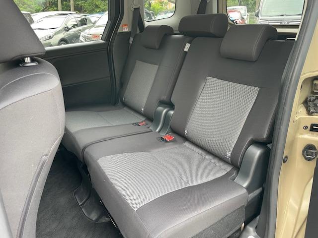 心地良く過ごせる３つのインテリアカラーには、明るい「フロマージュ」と、落ち着いた空間を演出する「ブラック」を配色