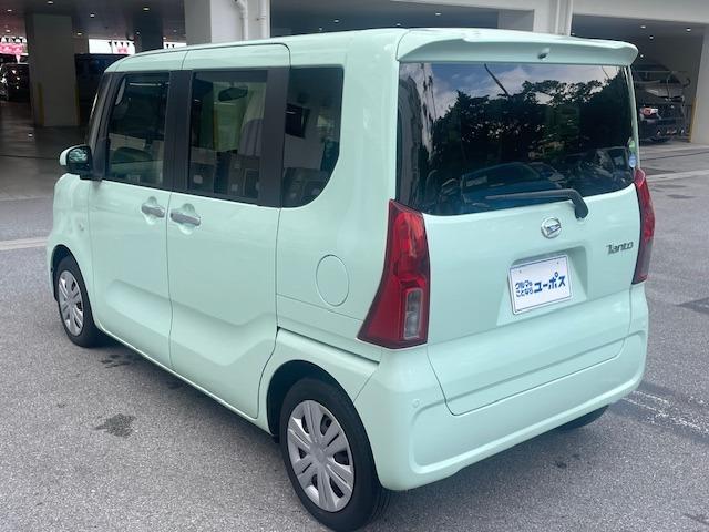 安心感のあるボディに、愛嬌あるフルＬＥＤヘッドランプと、視認性を高めたＬＥＤリヤコンビネーションランプを採用