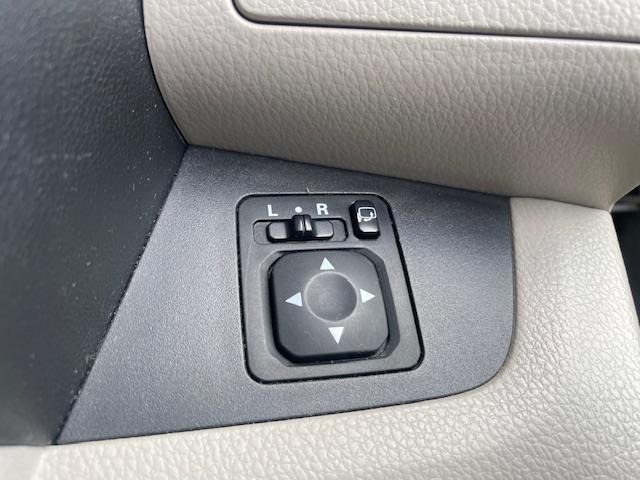 あると便利な電動格納ミラーも装備しております