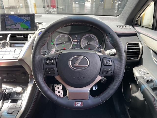 熱効率を追求した２．５Ｌアトキンソンサイクルエンジンと高トルクモーターを内蔵したハイブリッドトランスミッションを組み合わせ、（ＪＣ０８モード走行燃費２１．０ｋｍ／Ｌ）を実現