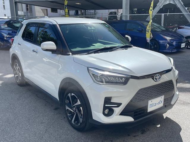 薄型ＬＥＤヘッドランプや右左折時に車両内側から外側へ流れるように点灯するＬＥＤシーケンシャルターンランプの採用