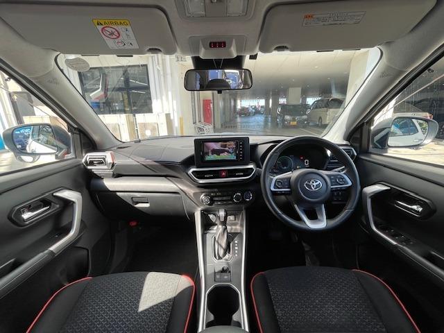 インテリアは、運転席からの視界の良さに配慮したインストルメントパネル