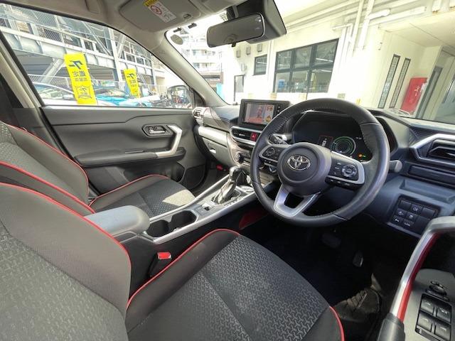 小さな排気量でシンプルな構造とコンパクトなサイズを実現。低・中速走行に強く、街乗りでの使用頻度が高い小さなクルマに適したハイブリッドシステムとなっている。