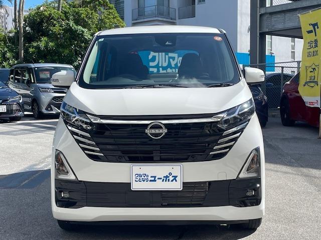 ハイウェイスターシリーズは、Ｖモーションの太さが上下にグラデーションで変化するクロームメッキのラインや、水平基調のワイドなリヤバンパーにより、精悍で先進観を感じられる佇まいとなっている