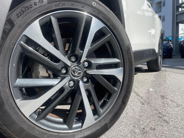 タイヤサイズ（前後）	２２５／５０Ｒ１８