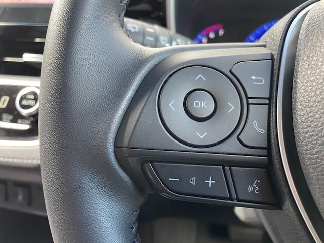 ステアリングスイッチ（音量調整／チャンネル切り替え／ソース切り替え）