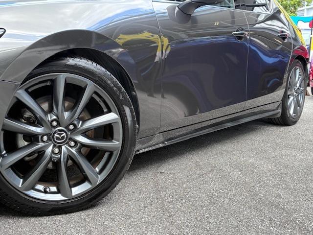 タイヤサイズ（前後）	２１５／４５Ｒ１８　８９Ｗ