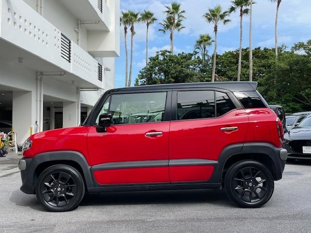 ウレタンステアリングホイールやカラードドアハンドルを装備する「ハイブリッドＭＸ」