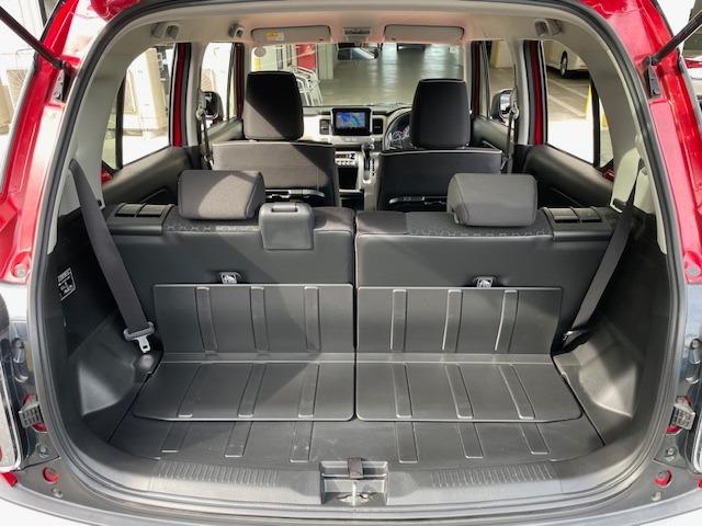 荷室下にはラゲッジアンダーボックスを採用。