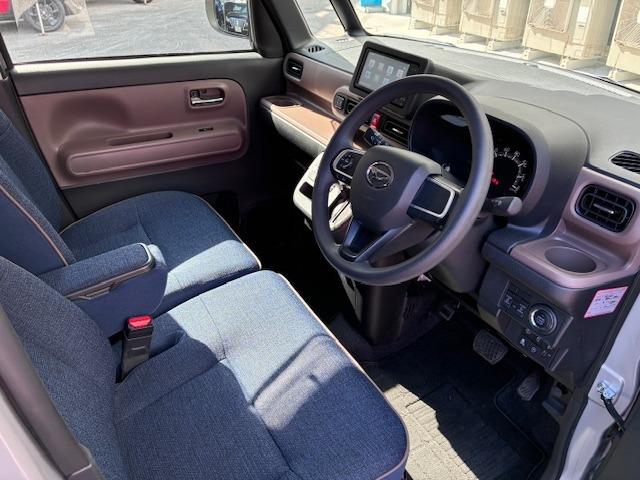 上質で落ち着いた世界観の「セオリー」を設定し、異なる２つの世界を創り出した。