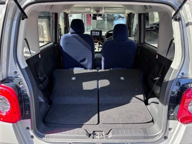 後席分割可倒式シート