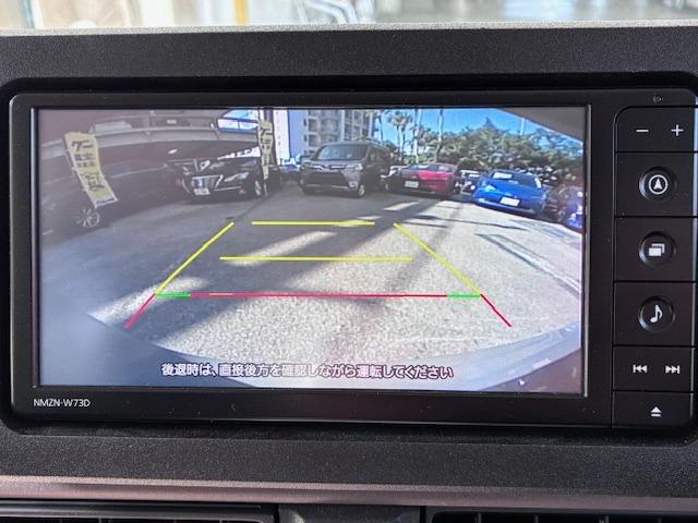 ガイドライン付きバックカメラ搭載