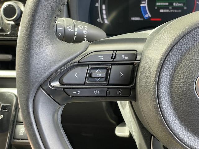 ステアリングスイッチ（音量調整／チャンネル切り替え／ソース切り替え）