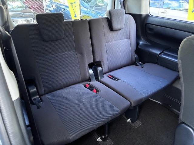 ３列シート８人乗りの５ナンバーサイズ