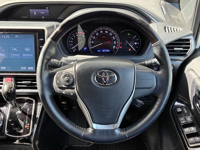 エスクァイア Ｇｉ　プレミアムパッケージ　ブラックテーラード　ＯＰ５年保証対象車　純正１０インチナビ　純正フリップダウンモニター　トヨタセーフティーセンス　両側パワースライドドア（12枚目）