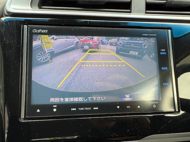 �o�b�N�J�����𑕔����Ă���A�o�b�N���̈��S�������߂Ă���܂�