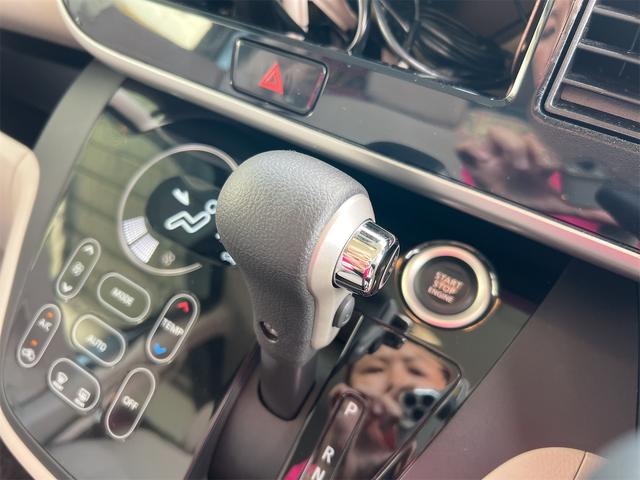 発進時や後退時に必ず操作するレバーです。操作のしやすさが肝になってきます。ぜひ一度体感してください。