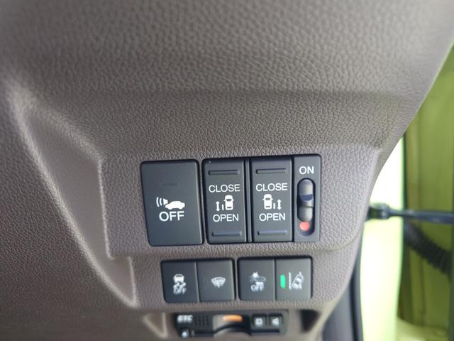 両側電動スライドドア！！荷物で手が塞がるなど簡単にドアの開閉が出来ます！何より力いらずで開閉ＯＫ！女性やお年寄りにも優しい。電動機能はＯＦＦにもできますから元気なお子様の駆け出しも安心！