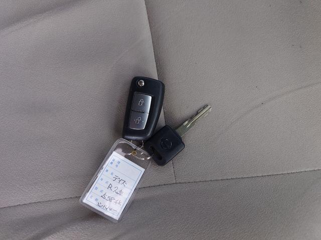 キーレスアクセス装備でドアの施錠もカギの差し込み不要です！