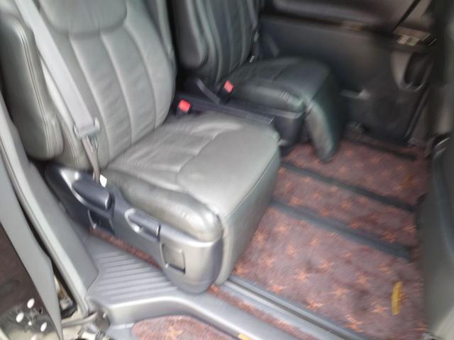 アルファード ２４０Ｓ　タイプゴールド　ＥＴＣ　ナビ　ＴＶ　クリアランスソナー　オートクルーズコントロール　両側電動スライドドア　オートライト　ＨＩＤ　電動リアゲート　スマートキー　電動格納ミラー　後席モニター　３列シート　オットマン（5枚目）