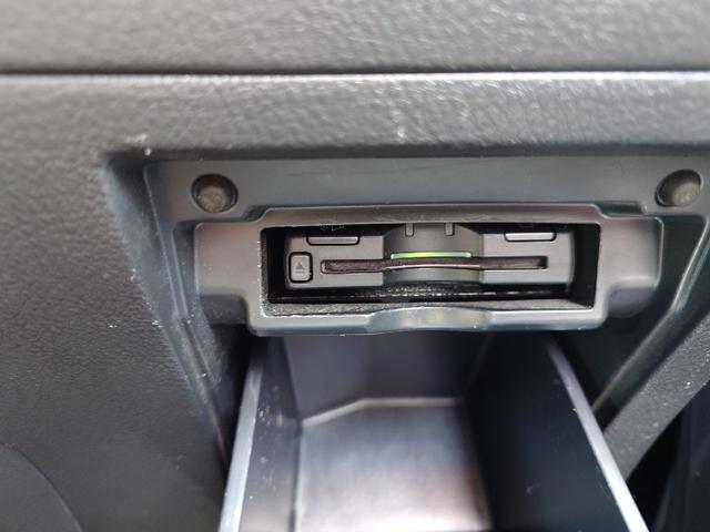 アルファード ２４０Ｓ　タイプゴールド　ＥＴＣ　ナビ　ＴＶ　クリアランスソナー　オートクルーズコントロール　両側電動スライドドア　オートライト　ＨＩＤ　電動リアゲート　スマートキー　電動格納ミラー　後席モニター　３列シート　オットマン（9枚目）