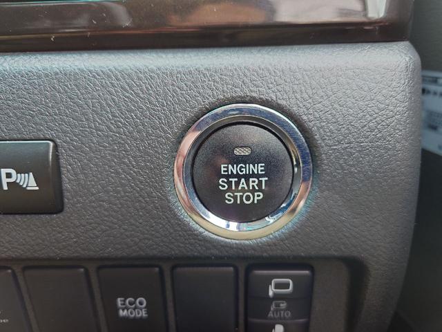 アルファード ２４０Ｓ　タイプゴールド　ＥＴＣ　ナビ　ＴＶ　クリアランスソナー　オートクルーズコントロール　両側電動スライドドア　オートライト　ＨＩＤ　電動リアゲート　スマートキー　電動格納ミラー　後席モニター　３列シート　オットマン（28枚目）