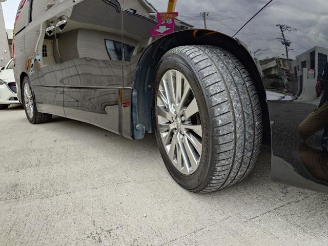 アルファード ２４０Ｓ　タイプゴールド　ＥＴＣ　ナビ　ＴＶ　クリアランスソナー　オートクルーズコントロール　両側電動スライドドア　オートライト　ＨＩＤ　電動リアゲート　スマートキー　電動格納ミラー　後席モニター　３列シート　オットマン（30枚目）