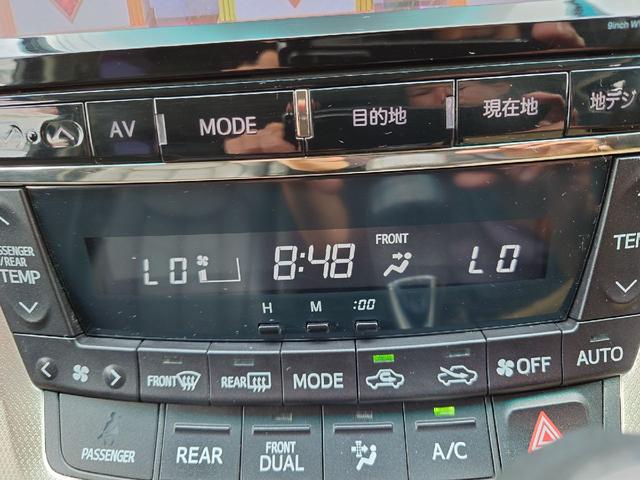 アルファード ２４０Ｓ　タイプゴールド　ＥＴＣ　ナビ　ＴＶ　クリアランスソナー　オートクルーズコントロール　両側電動スライドドア　オートライト　ＨＩＤ　電動リアゲート　スマートキー　電動格納ミラー　後席モニター　３列シート　オットマン（40枚目）